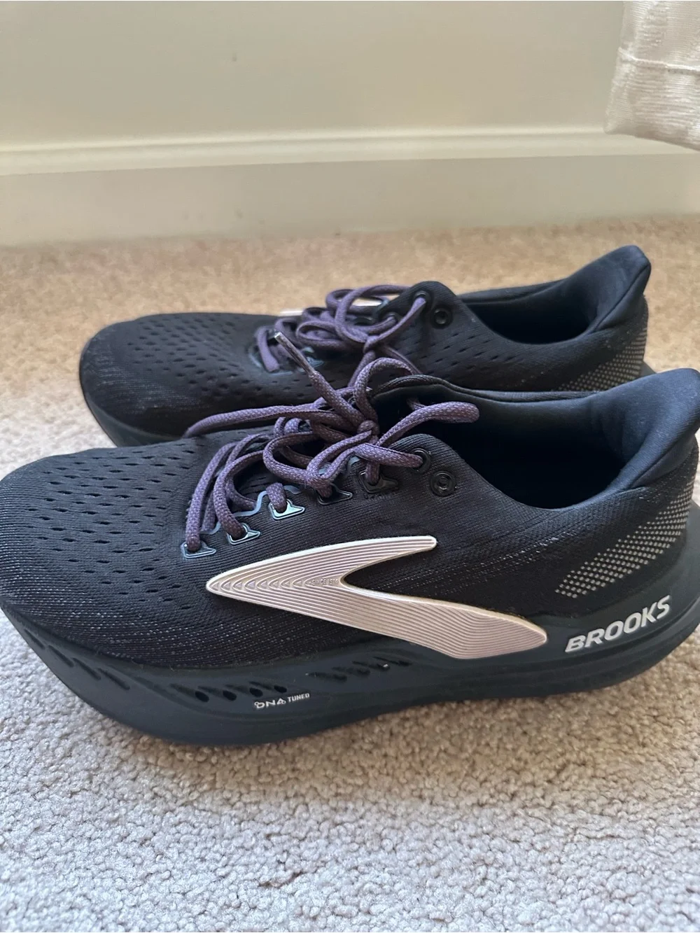 Brooks Glycerin Max Women’s Black Running Shoe with Light Pink Logo